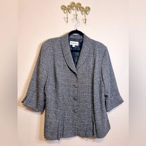 Danny & Nicole Vintsge Women's Black & White Herringbone Blazer. Size 18W